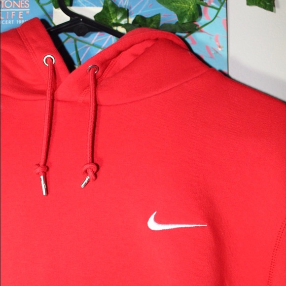 Men’s Red Nike Hoodie. - Picture 3 of 3